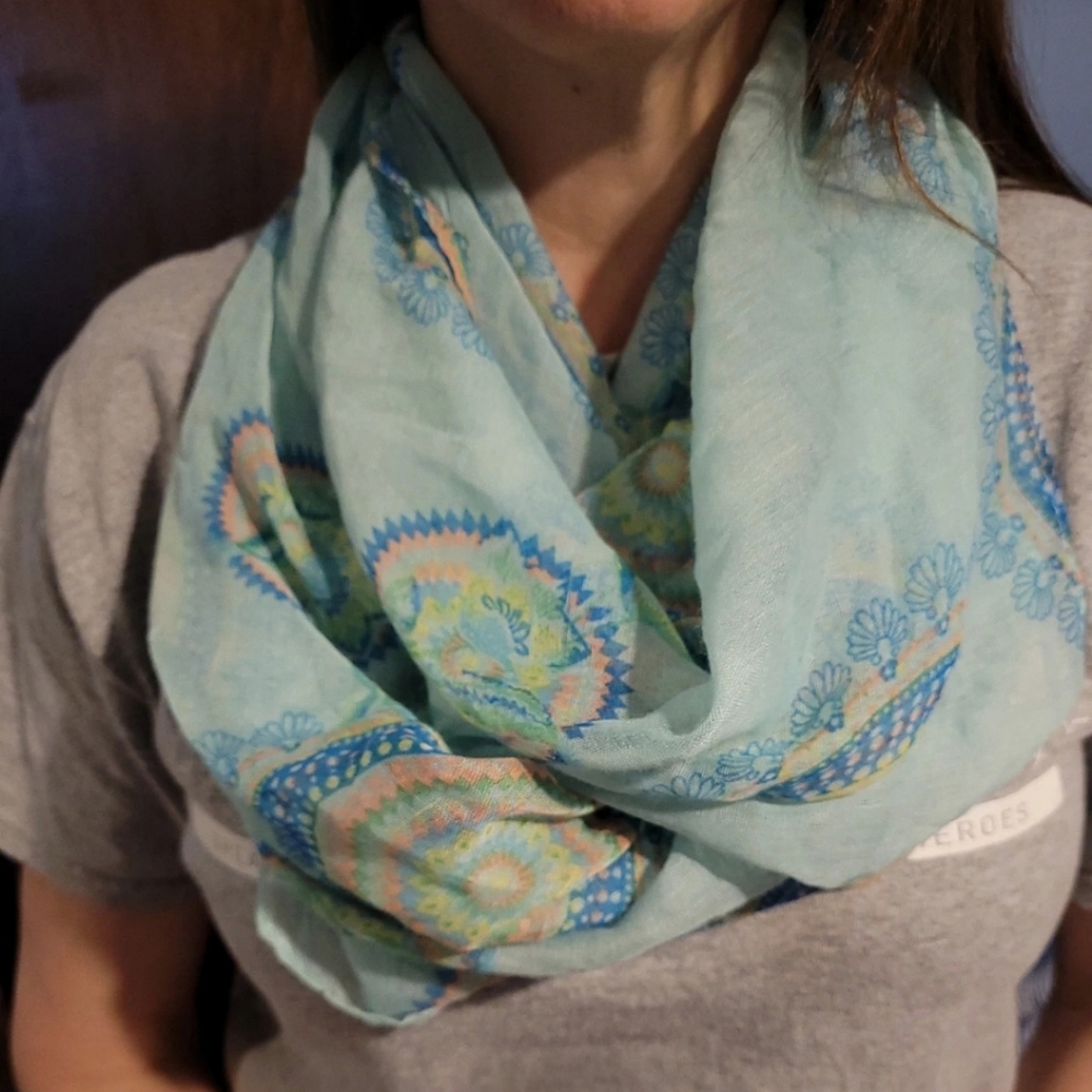 Woman's infinity scarf